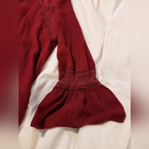 Ariat Women's Maroon Bell Sleeved Lace Detail Top - Picture 8 of 9